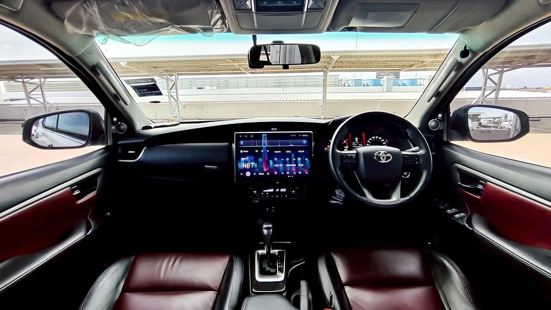 2017 Toyota Fortuner 2.8 trd 11