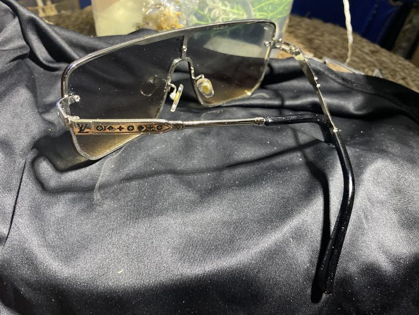 แว่นตา Louis Vuitton รูปย่อยที่ 2