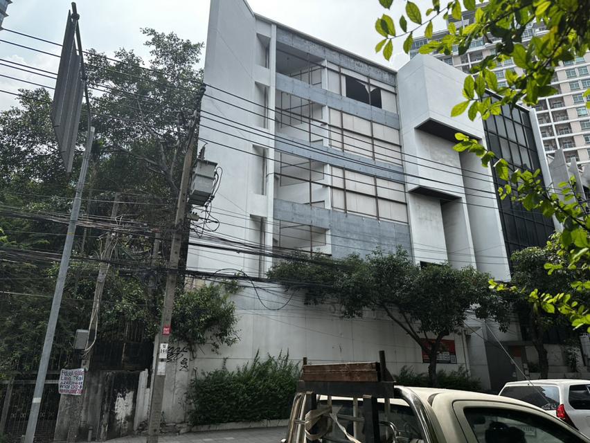 ให้เช่า อาคารสำนักงาน ติด ถ.สุขุมวิท ใกล้ทรูดิจิทัล พาร์ค 63 ตรว 4 ชั้น 1