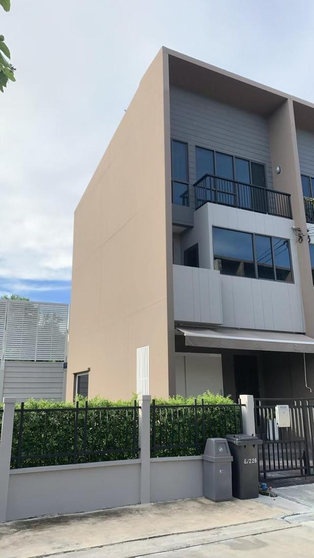 ขายทาวน์โฮม 3 ชั้น โครงการบ้านกลางเมือง ลาดพร้าว-เสรีไทย (ซอยเสรีไทย52) 13