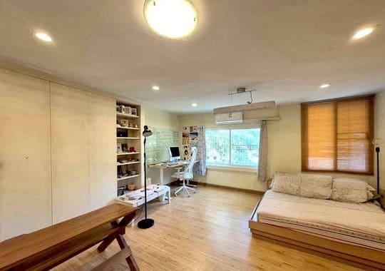 ขายทาวน์โฮม 3 ชั้น หลังกลางสว่าง สดใส พื้นที่ 21 ตร.วา 4 ห้องนอน 3 ห้องน้ำ 2 ที่จอดรถ 7