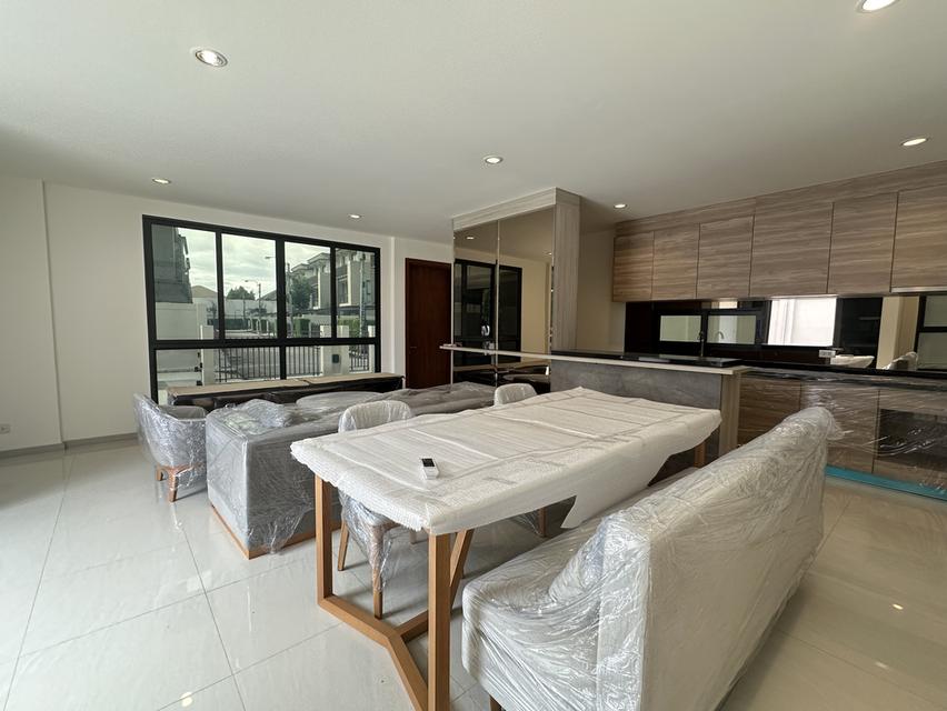 บ้านเดี่ยวหรู 3 ชั้น ใหม่เอี่ยม 8