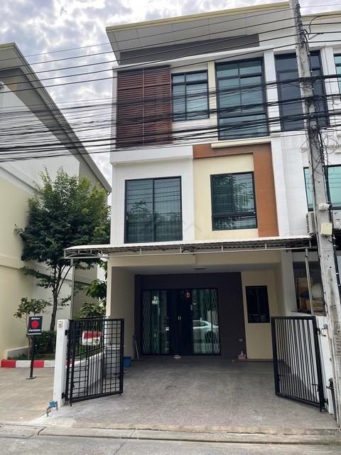 ให้เช่าทาวน์โฮม 3 ชั้น หลังริม หน้าสวน 3 ห้องนอน โครงการซิกเนเจอร์ วิภาวดี 60 SIXNATURE VIBHAVADI 60 เฟอร์พร้อมอยู่ 1