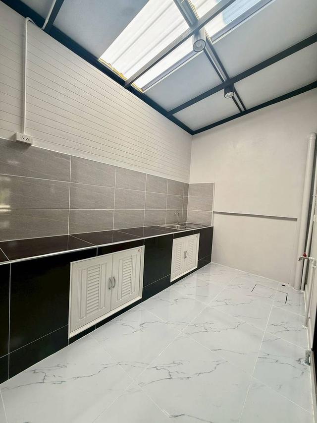 หมู่บ้านสิรารมย์ บ้านกล้วย-ไทรน้อย บางบัวทอง ทาวน์เฮาส์ 2 ชั้น ตกแต่งใหม่พร้อมอยู่  มีระเบียงด้านหน้า โครงการของแลนด์&เฮ้าส์ 10