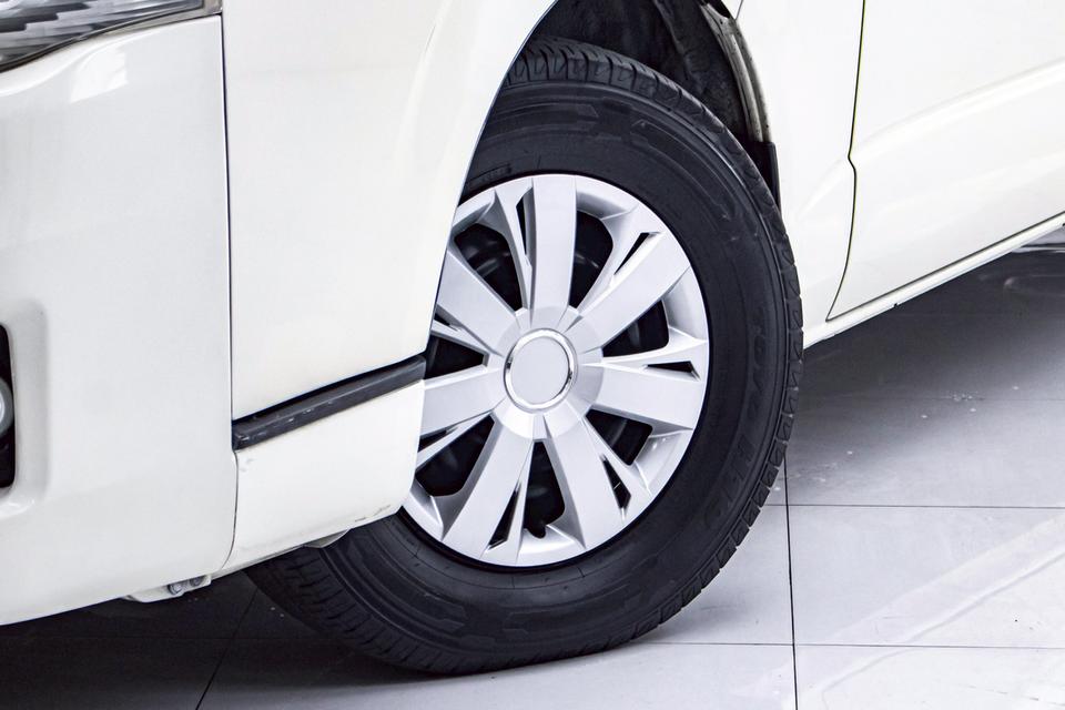 TOYOTA COMMUTER 2.5 D4D 2011  15