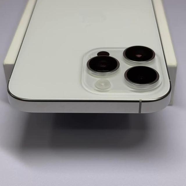 iPhone 16 Pro Max  White Titanium  4