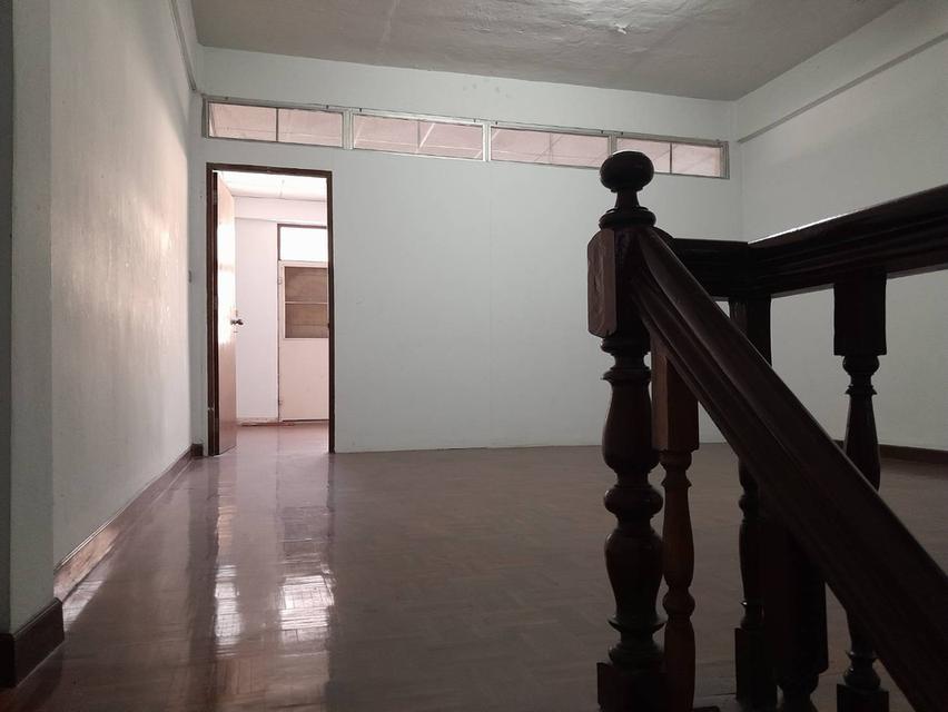 อาคารพาณิชย์ 4 ชั้นครึ่งพร้อมดาดฟ้า 8