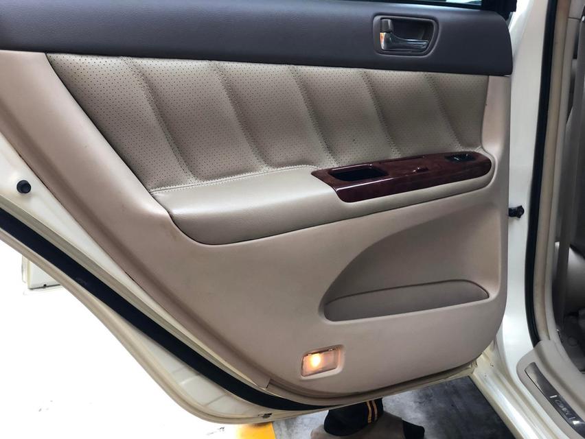 Camry 2.4Q ท็อปสุด “ตัวพิเศษฉลอง40 ปี ” 16