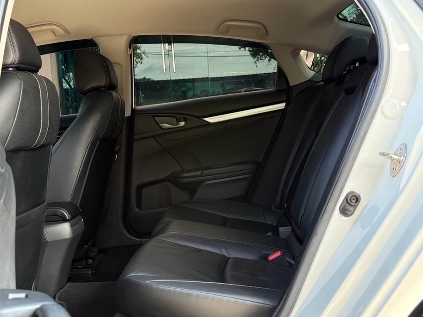 2018 HONDA CIVIC FC 1.5 TURBO RS รถมือเดียวออกป้ายแดง รถวิ่งน้อย เข้าศูนย์ทุกระยะ ไม่เคยมีอุบัติเหตุครับ 14