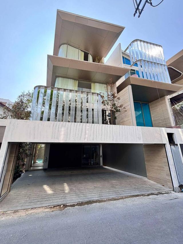 ขายบ้านเดี่ยวเอกมัย สุขุมวิท Luxury New House with Pool Ekkamai10 Sukhumvit65 บ้านพร้อมสระว่ายน้ำ 3ห้องนอน 5ห้องน้ำ ที่จอดรถเยอะ 4คัน ใกล้ BTS ทองหล่อ 3