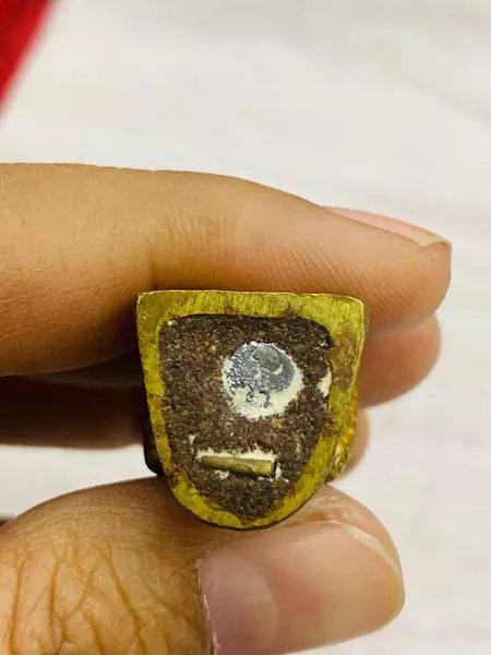 รูปหล่อหนุมานรุ่นแรก อุดผงขรัวตาคง หลวงปู่นาม วัดน้อยชมภู่ เนื้อทองเหลือง ฝังตะกรุด 1 ดอก สร้าง 1,000 ตน ไม่มีกล่อง