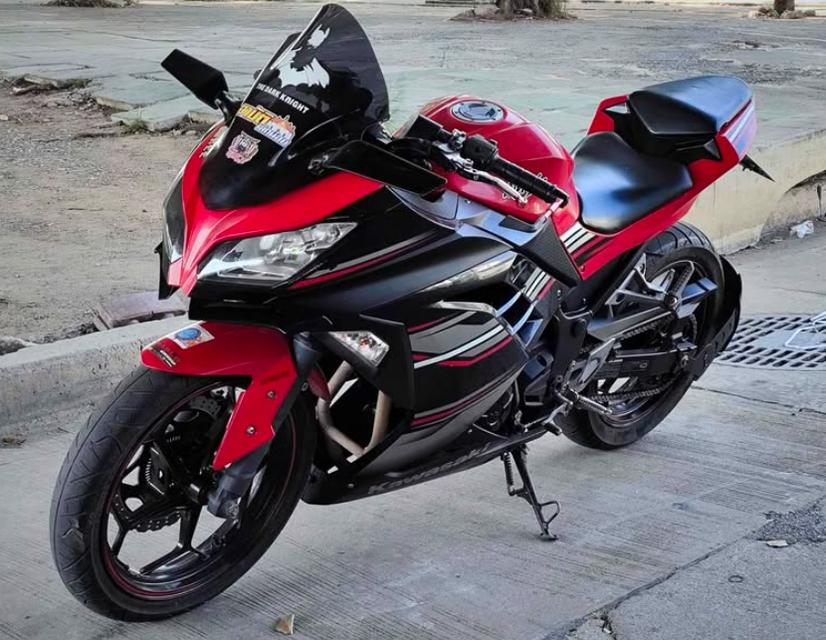 Kawasaki Ninja สีแดง 3