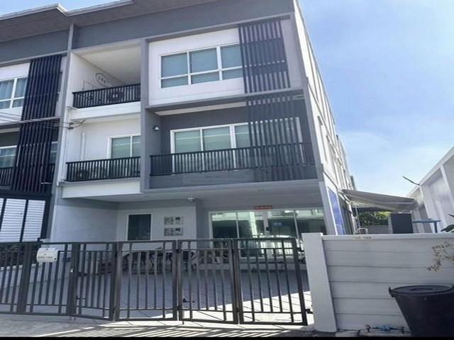 PB5608 ให้เช่าทาวน์โฮม 3 ชั้น โครงการ สัมมากร อเวนิว รามอินทรา-วงแหวน ใกล้แฟชั่นไอร์แลนด์