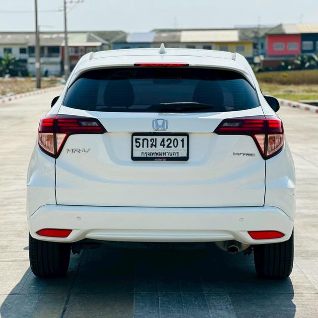 #HONDA HRV 1.8EL SUNRUFF TOP ปี2016 สีขาว เกียร์ออโต้ เครื่องเบนซิน  ราคา 409,000บาท 🌟ออกรถ5,000บาท🌟 ผ่อนนาน  84งวด  ผ่อน 8,008/72งวด  -ภายในเบาะหนั รูปที่ 4