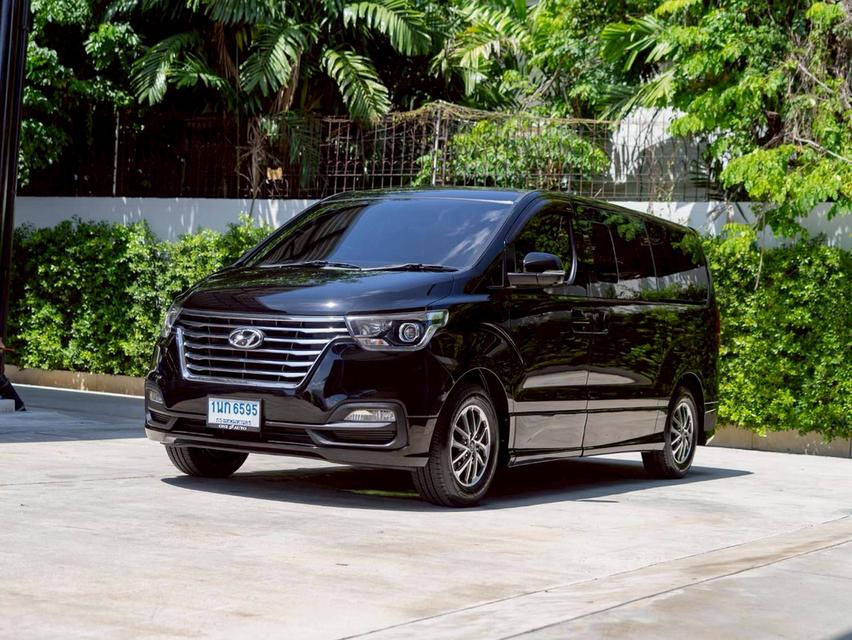 Hyundai H-1 2.5 Deluxe ปีจด 2020