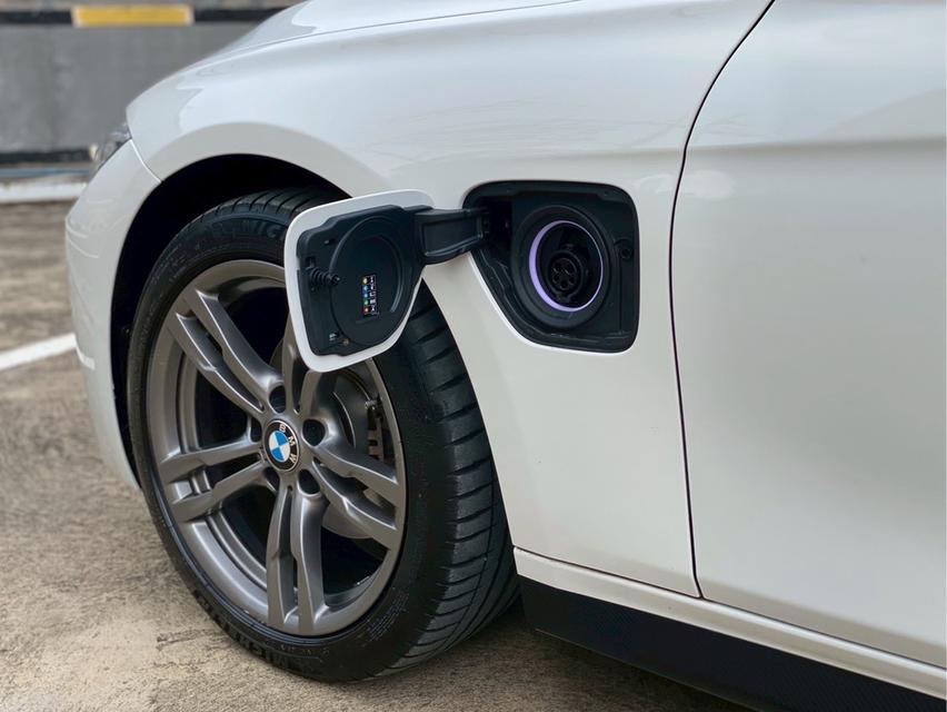 รหัสรถ PBG9999 BMW 330e M Sport Plug-in Hybrid ปี 2016 สีขาว 10