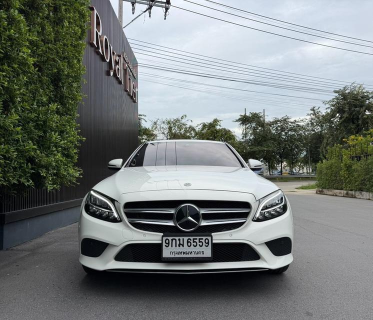 (แจ้งรหัสรถ AP6559) Benz C220d AV Facelift ปี2020 สีขาว รูปย่อยที่ 2