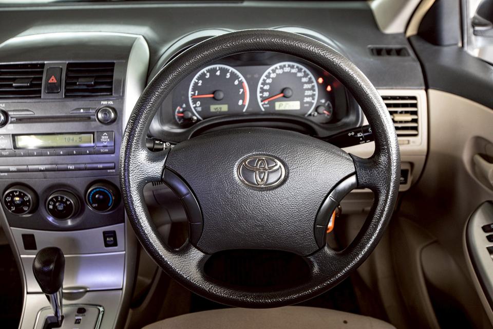 Toyota Altis 1.6E ปี 2012 สีขาว สวยสภาพดี 18