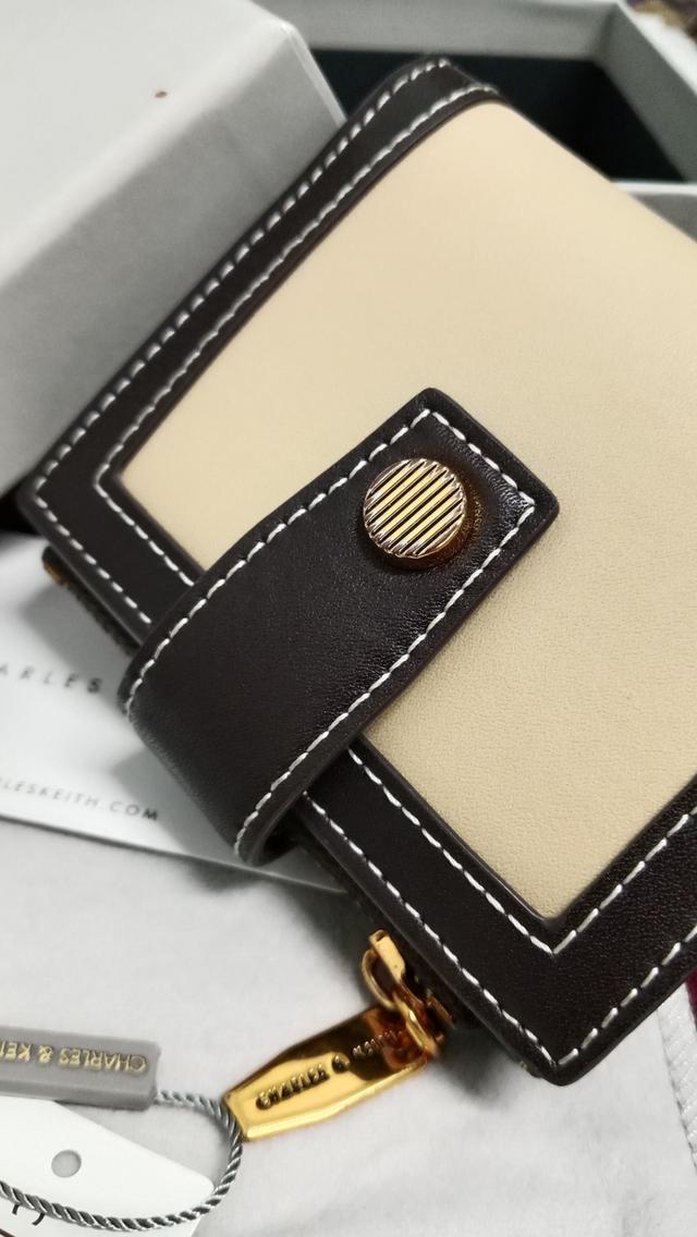 กระเป๋าสตางค์ CHARlES KEITH 5