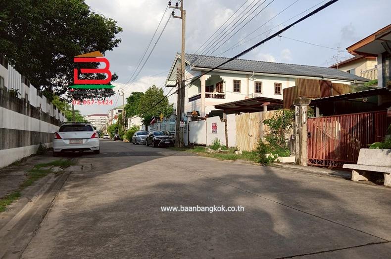 ที่ดินพร้อมบ้าน ซอยวิภาวดี 60 เนื้อที่ 54 ตรว. ถนนวิภาวดีรังสิต แขวงตลาดบางเขน เขตบางเขน กรุงเทพฯ