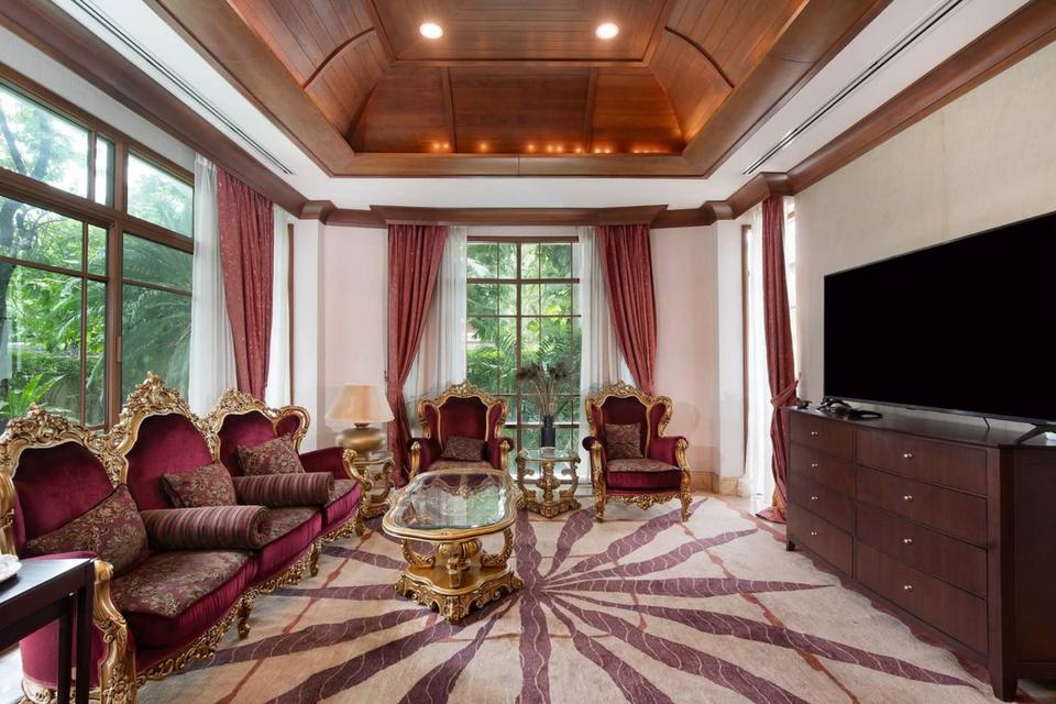 ขายบ้านสวยใจกลางกรุง บ้านแสนสิริ สุขุมวิท67 Luxury Sukhumvit 67 Private pool ที่ดิน 158 ตร.ว 5ห้องนอน 6ห้องน้ำ 6ที่จอดรถ New renovate ใกล้ BTSเอกมัย 5