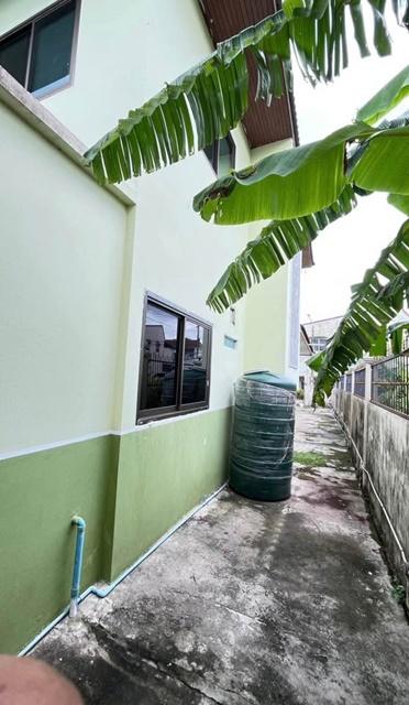 ม.กรุงเทพธนบุรี 1.2 กม. บ้าน 2 ชั้น 70ตร.วา. เดอะโฟร์ท สาย4 1.7 กม. ตลาดธนบุรี สนามหลวง2 2.7 กม. 280ตร.ม. 3 นอน 2 น้ำ พร 7