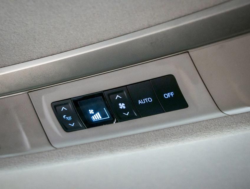 TOYOTA INNOVA 2.8 CRYSTA PREMIUM ปี 2022 15