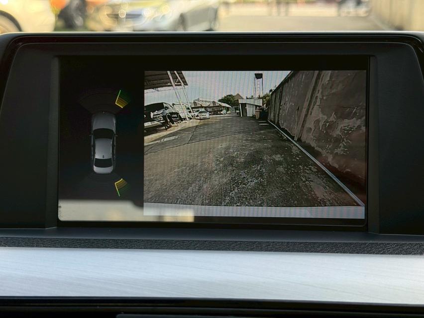 BMW 330e Sport Plug-in Hybrid ปี 2018 สีขาว-เบาะแดงไมล์เพียง 47,xxx km 16