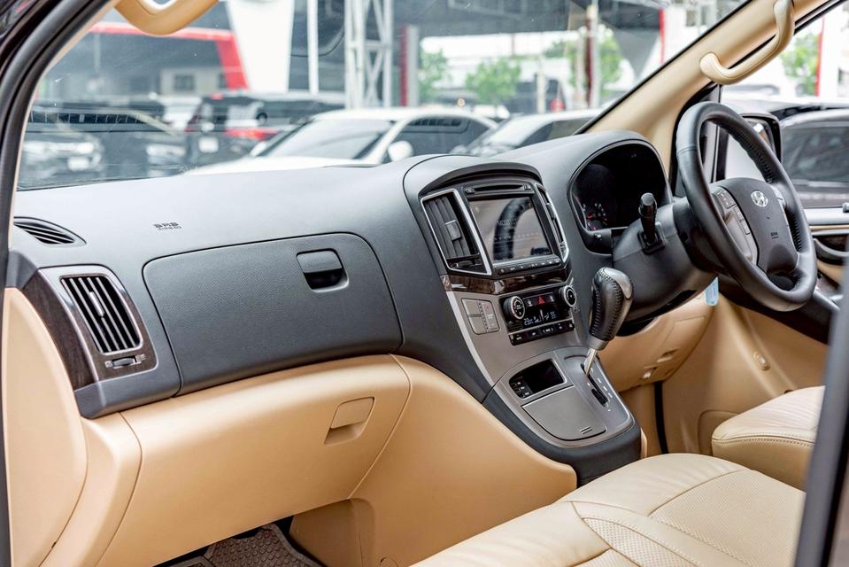 รหัสรถ NP8308 HYUNDAI H-1 2.5 DELUXE 2018 14
