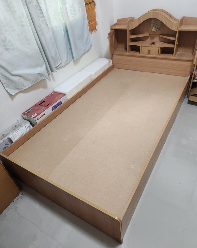 เตียงนอนไม้ ขนาด3.5 ฟุต ขายราคา 750 บาท ส่งหรือนัดรับในพื้นที่ตัวเมืองเชียงใหม่
