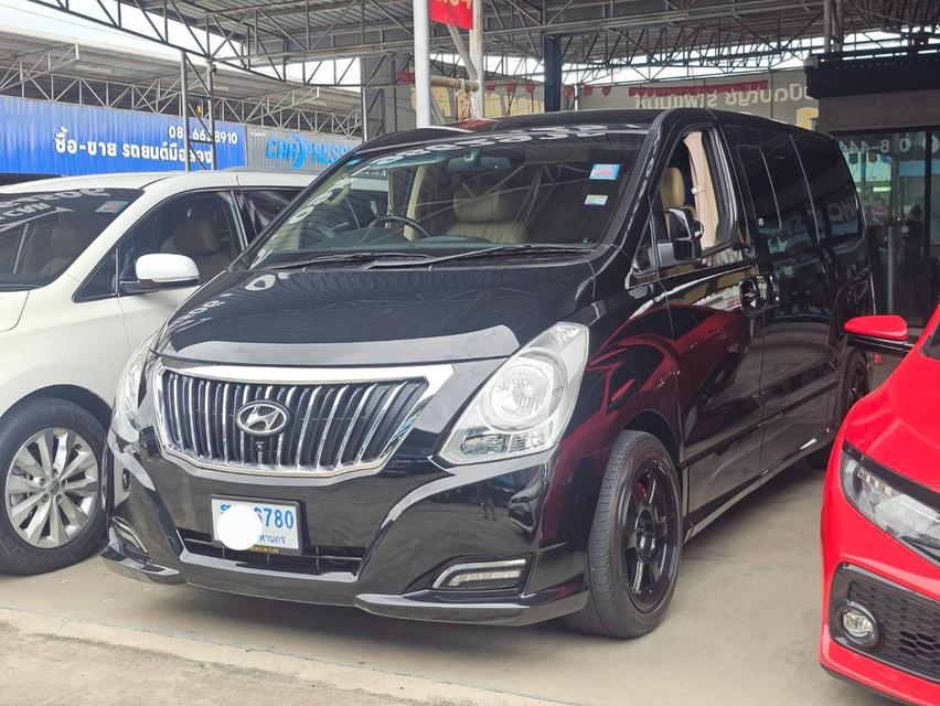 เข้าใหม่#Hyundai #H1 deluxe Top ปี 2018 จด 2019 สีดำ ดีเซล 11 ที่นั่งรถศูนย์ฮุนได ไมล์แท้เพียง 149,xxx km. รูปย่อยที่ 4