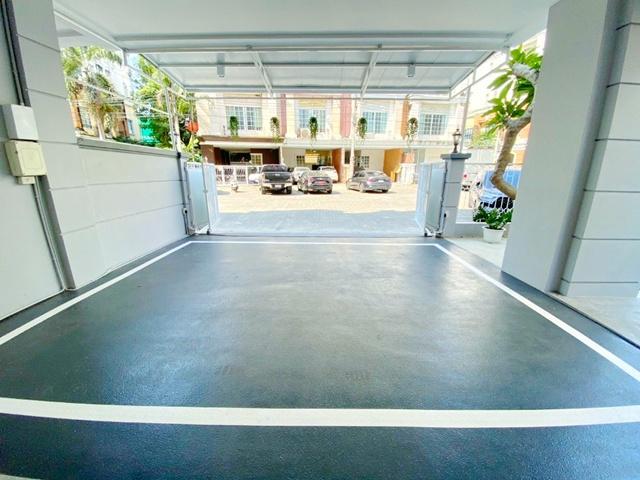 MRT ศรีลาซาล 1.5กม. 30ตร.วา.ให้เช่าโฮมออฟฟิศสุดหรู 4 ชั้น หลังมุม ซ.ลาซาล 40-42 ลาซาล อเวนิว 900 ม. แหล่งช้อปปิ้ง 5