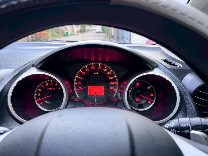 HONDA JAZZ 1.5SV TOP MC แล้ว HATCH BACK 5 ประตู ปี 2012 รถบ้านมือเดียว สภาพดี 16