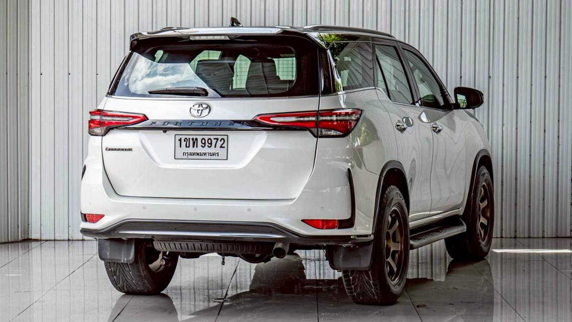 TOYOTA FORTUNER 2.4 LEGENDER BLACK TOP ปี 2020 สีขาว ดำ โฉม ปี15-ปัจจุบัน รูปย่อยที่ 4