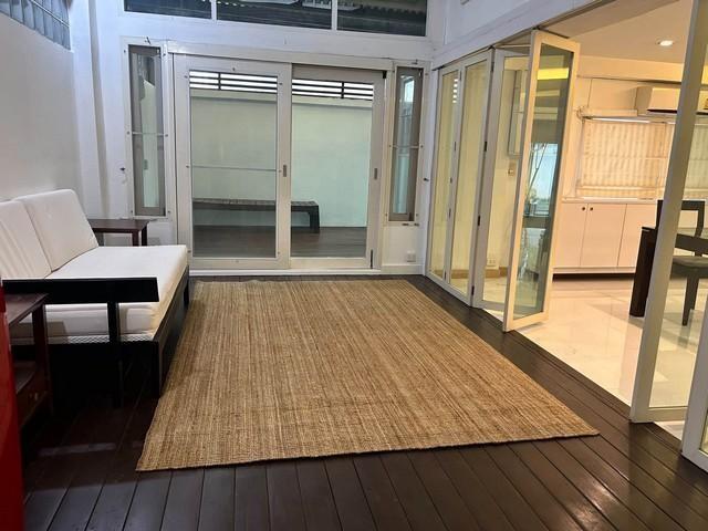 ให้เช่าบ้านเดี่ยว ย่านพระราม 9 ซอย 43 ใกล้ The Nine Center Rama 9 เหมาะสำหรับอยู่อาศัย หรือทำ Home Office พร้อมเฟอร์นิเจอร์ครบ 7