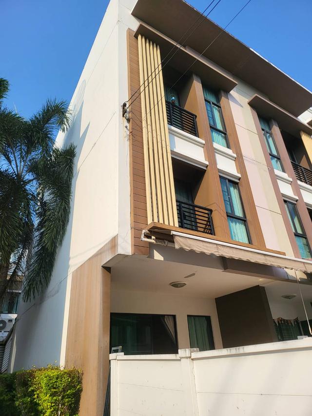 ขายบ้านทาวโฮม 3 ชั้น หมู่บ้านกลางเมืองกัลปพฤกษ์ 1