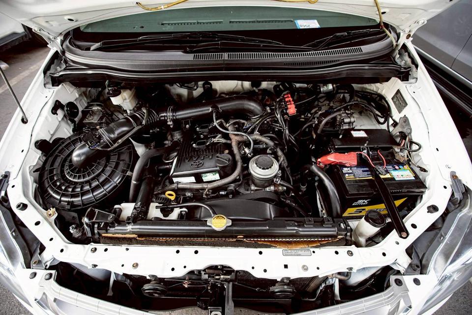 Toyota INNOVA 2.0V AT ปี 2012 สีขาว รุ่นท๊อปสุด 8