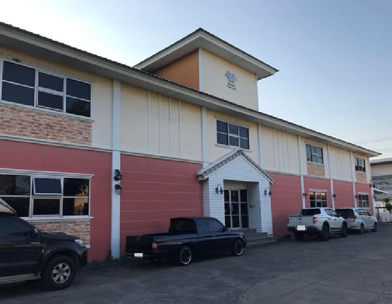 ให้เช่าโกดังพร้อมสำนักงาน 2 ชั้น / ทำเล พุทธมณฑลสาย 5 ซอย 4 เข้าออกได้หลายทาง เพชรเกษม หรือ อ้อมน้อย / พื้นที่ใช้สอยโกดัง 2 ชั้น 800 ตารางเมตร / ที่จอ 6