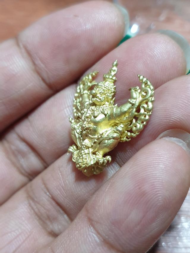 พญาครุฑครูบาอริยชาติ รุ่นแรก วัดแสงแก้วโพธิญาณ เชียงราย เนื้อทองฝาบาตร รูปที่ 7