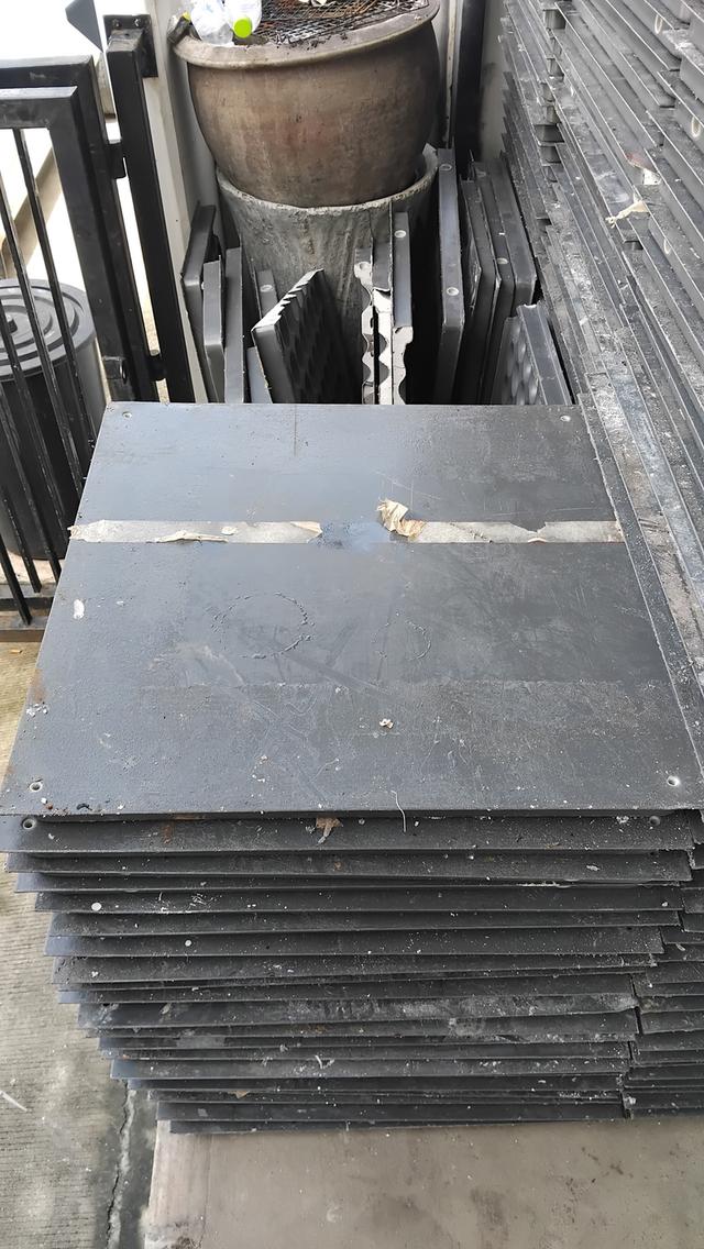 แผ่นพื้นยกสำเร็จรูป Raised floor โครงผิวด้านนอกเป็นเหล็ก ขนาด60*60 ซม. หนาประมาณ33 มม. น้ำหนักโดยประมาณ10 กก. ต่อ1แผ่น แข็งแรงทนทาน 9