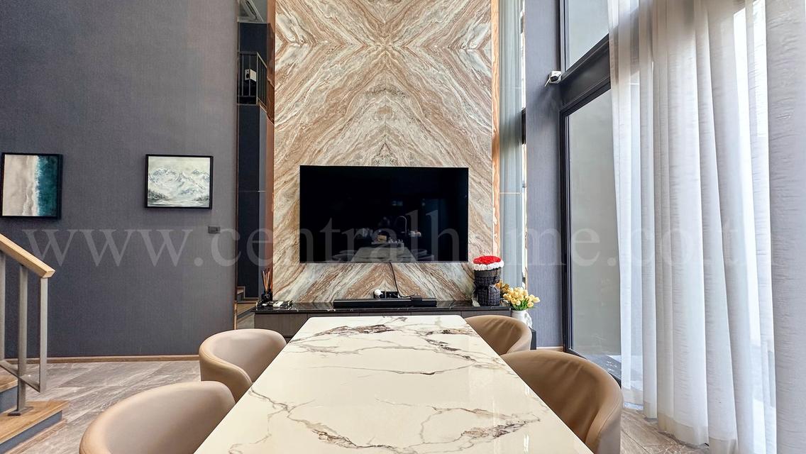ทาวน์โฮม เธอ ลาดพร้าว 93 ระดับ Luxury 3.5 ชั้น Fully Furnishe มีลิฟต์ในตัว พร้อมอยู่ 5