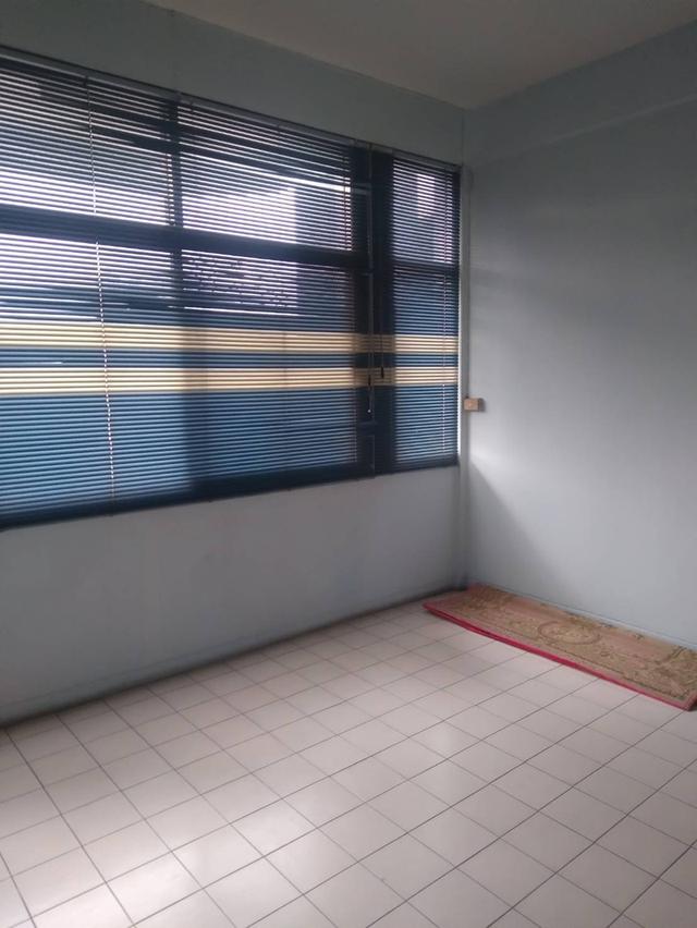 ขายตึกแถวอาคารพาณิชย์ 5 ชั้น ถนนจันทน์ ย่านสาทร 7