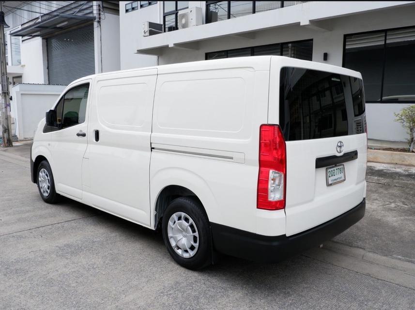 Toyota HIACE 2.8 MT Eco Van 202020 6