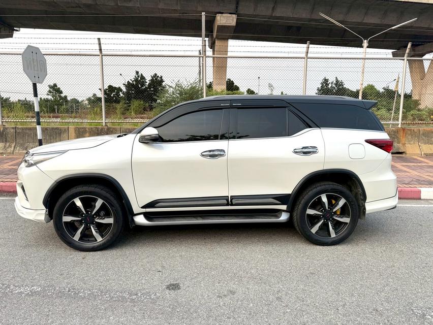 toyota fortuner 2.8 trd ปี 2018 4