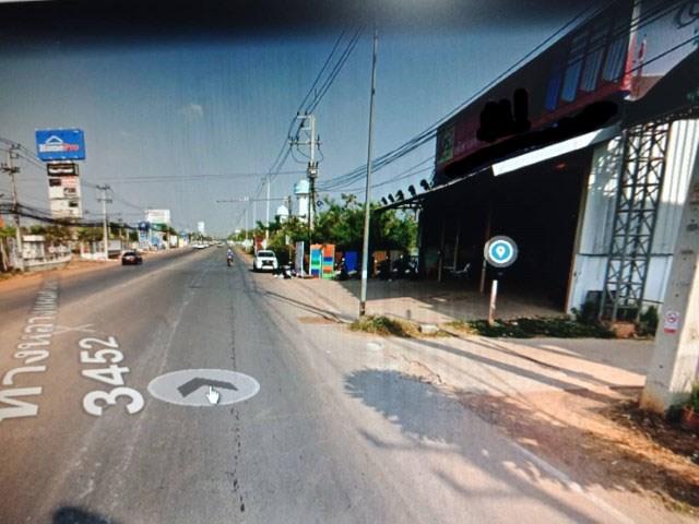 ที่ดินพร้อมอาคารชั้นเดียวติดถนน ตั้งอยู่ที่ถนนรวมห้างสรรพสินค้า โฮมโปร โลตัส โรบินสัน และแม็คโคร พร้อมบ้านพักอาศัย 2 ชั้น ด้านหลังตกแต่งอย่างดี  1