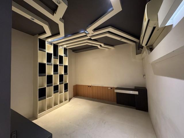 ให้เช่าอาคารสำนักงาน 6 ชั้น พื้นที่ใช้สอย 700 ตร.ม. มีลิฟต์ภายในอาคาร ใกล้ เซ็นทรัลพระราม 9 3