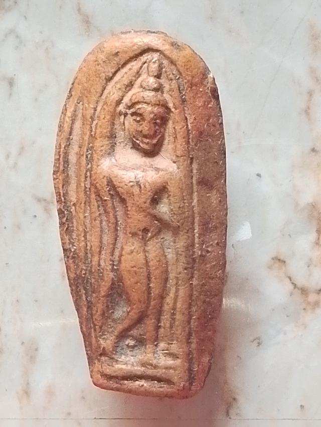 พระเนื้อดินลีลาเม็ดขนุน