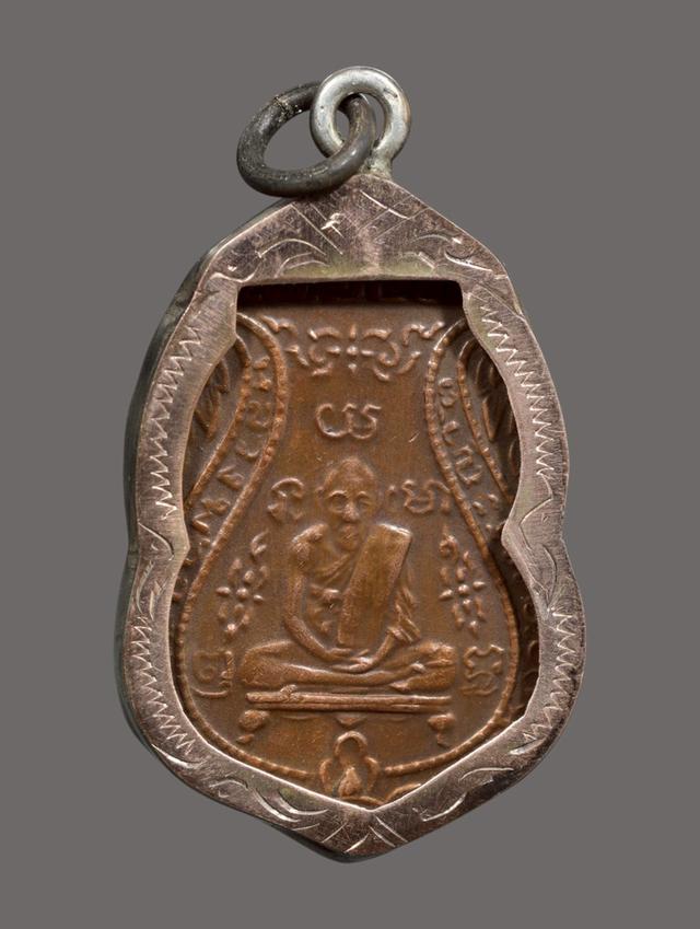 เหรียญรุ่นแรกหลวงพ่อกลั่น เนื้อทองแดง ปี 2469 เลี่ยมเงินหน้านาค วัดพระญาติการาม