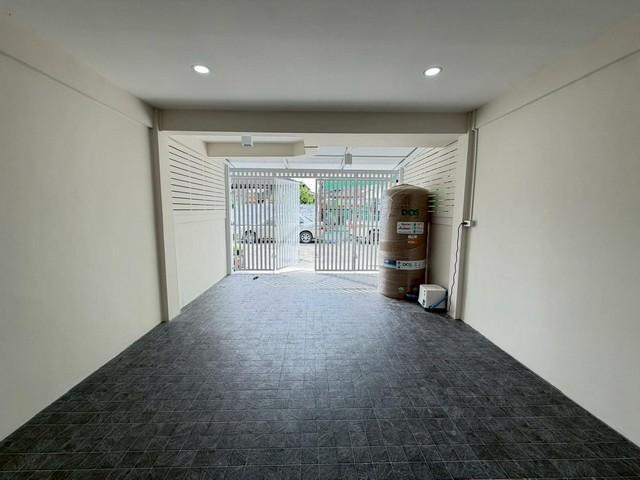 ขายทาวน์เฮาส์ 2 ชั้น ซอยเสนานิคม 1 รีโนเวทใหม่ ใกล้เกษตรนวมินทร์ โชคชัย 4 พร้อมเข้าอยู่ บ้านหันทิศตะวันตก 8