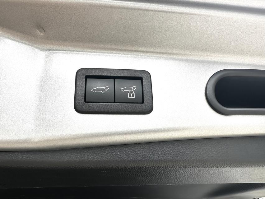2023 TOYOTA INNOVA ZENIX 2.0 HEV PREMIUM ไมล์น้อย 16